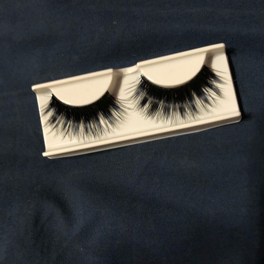 Eyelashes 💗 - Picture 3 of 3